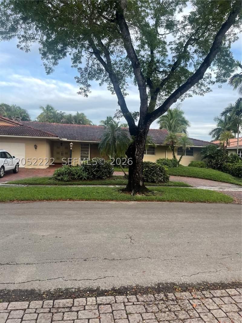 5 bedroom SingleFamilyResidence at 16120 E Troon Cir, Miami Lakes - Loch Lomond, Miami Lakes — photo 4