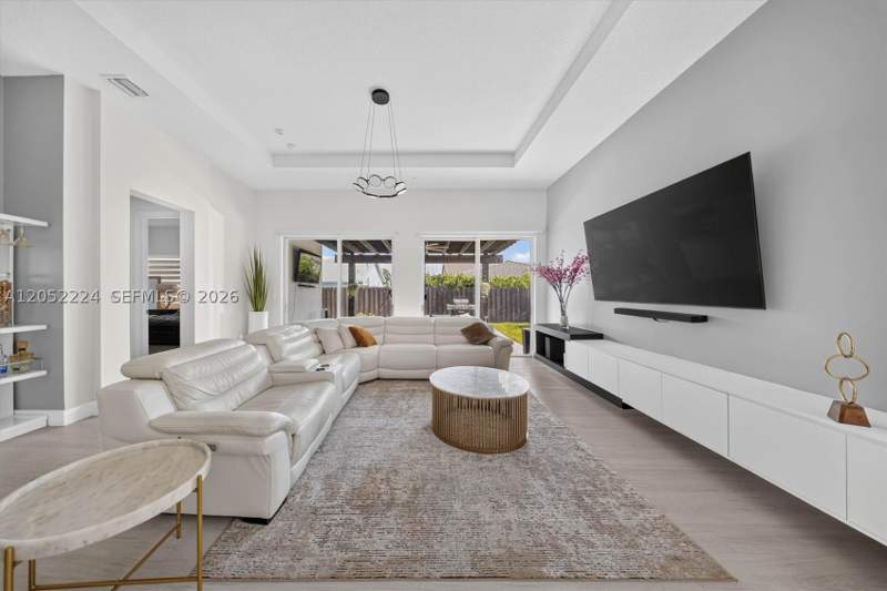 3 bedroom SingleFamilyResidence at 15226 SW 176th Ln, Venetian Parc West, Miami — photo 3