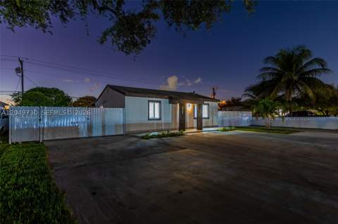1720 SW 67th St, Miami FL - photo 7 of 46