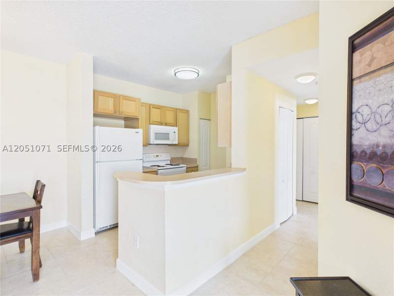 2 bedroom Condominium at 6001 SW 70th St 502, Valencia Condo, South Miami — photo 5