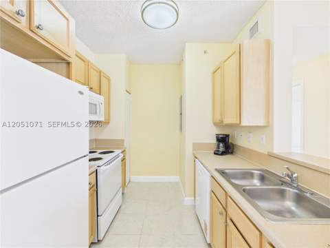 6001 SW 70th St 502, South Miami FL - photo 6 of 37
