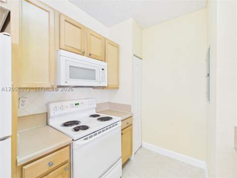 6001 SW 70th St 502, South Miami FL - photo 7 of 37