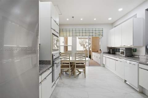 3722 NE 208th Ter, Aventura FL - photo 10 of 40