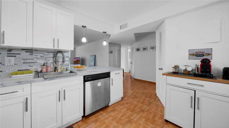 2 bedroom Condominium at 1101 NE 191st St H314, Rolling Green Condo H, Miami — photo 4