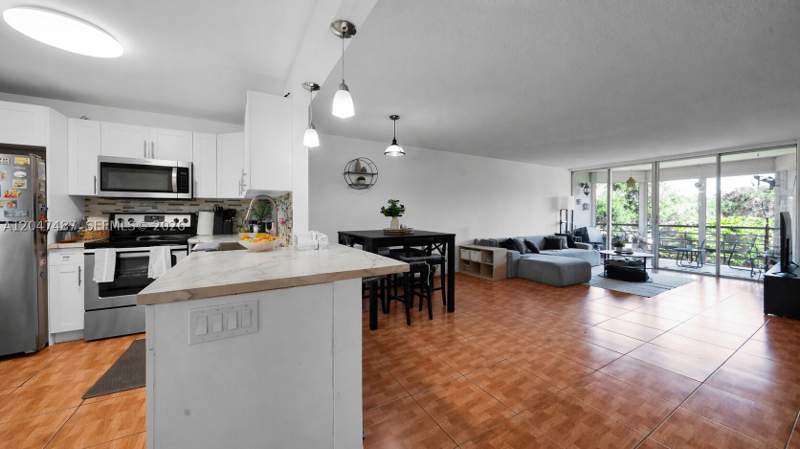 2 bedroom Condominium at 1101 NE 191st St H314, Rolling Green Condo H, Miami — photo 5
