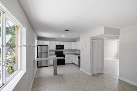 15250 SW 134th Pl 110, Miami FL - photo 6 of 29