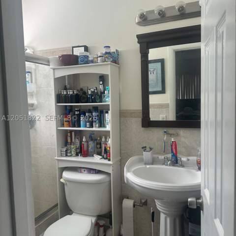 930 NW 180th Ter, Miami Gardens FL - photo 16 of 34