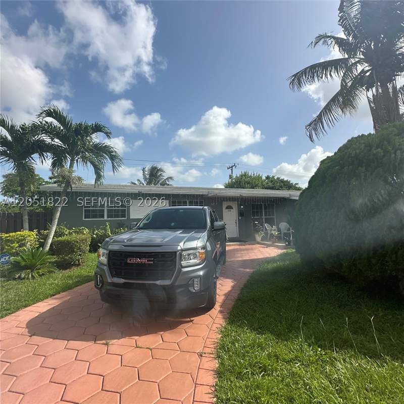 3 bedroom SingleFamilyResidence at 930 NW 180th Ter, Scott Lake Manor Sec 2, Miami Gardens — photo 2