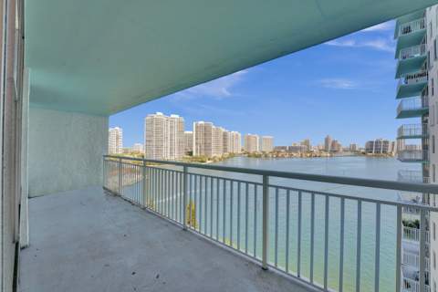 301 174th Street 1401, Sunny Isles Beach FL - photo 13 of 15