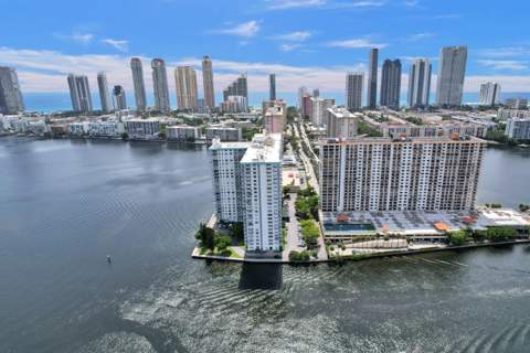 301 174th Street 1401, Sunny Isles Beach FL - photo 15 of 15