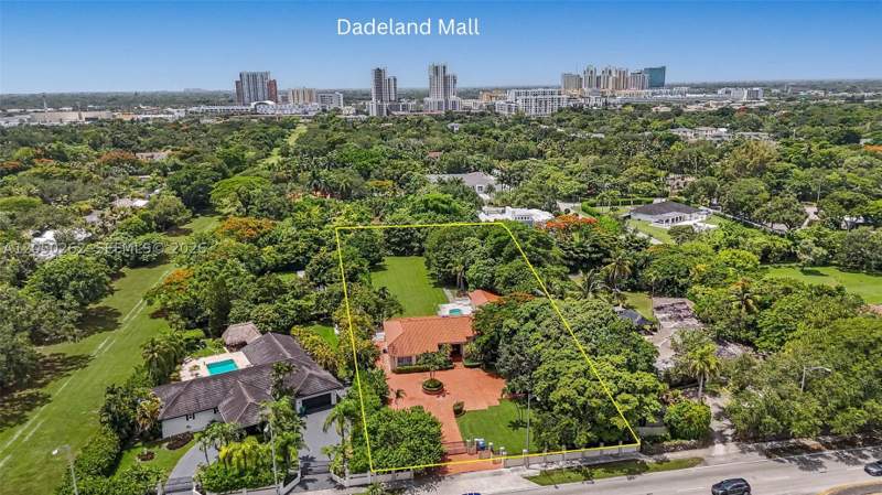 5 bedroom SingleFamilyResidence at 7030 SW 72nd Street, Sunswept Groves, Miami — photo 2