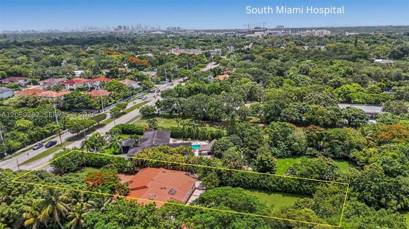 5 bedroom SingleFamilyResidence at 7030 SW 72nd Street, Sunswept Groves, Miami — photo 3