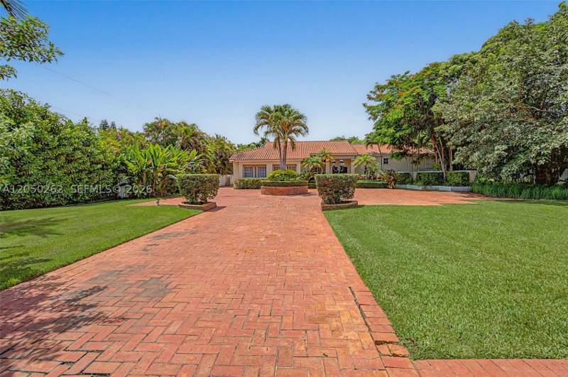 5 bedroom SingleFamilyResidence at 7030 SW 72nd Street, Sunswept Groves, Miami — photo 5