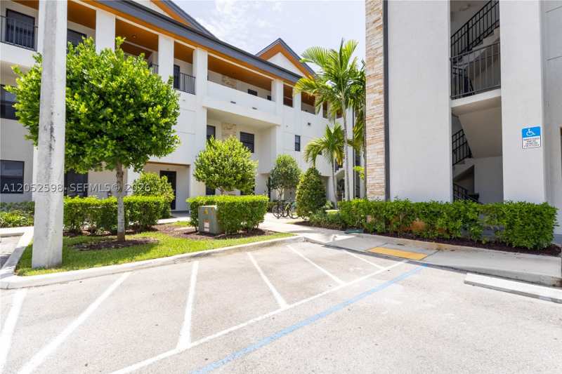 3 bedroom Condominium at 10407 NW 82nd St 12, Highland At Park Central, Doral — photo 1