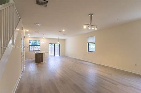 10407 NW 82nd St 12, Doral FL - photo 11 of 64