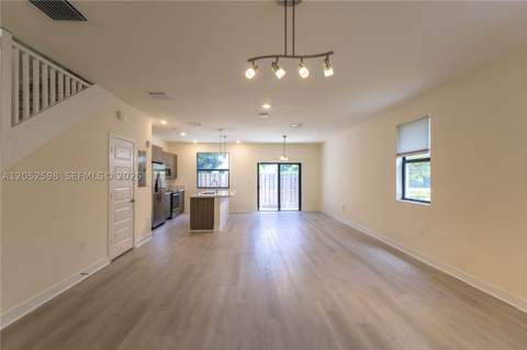 10407 NW 82nd St 12, Doral FL - photo 9 of 64