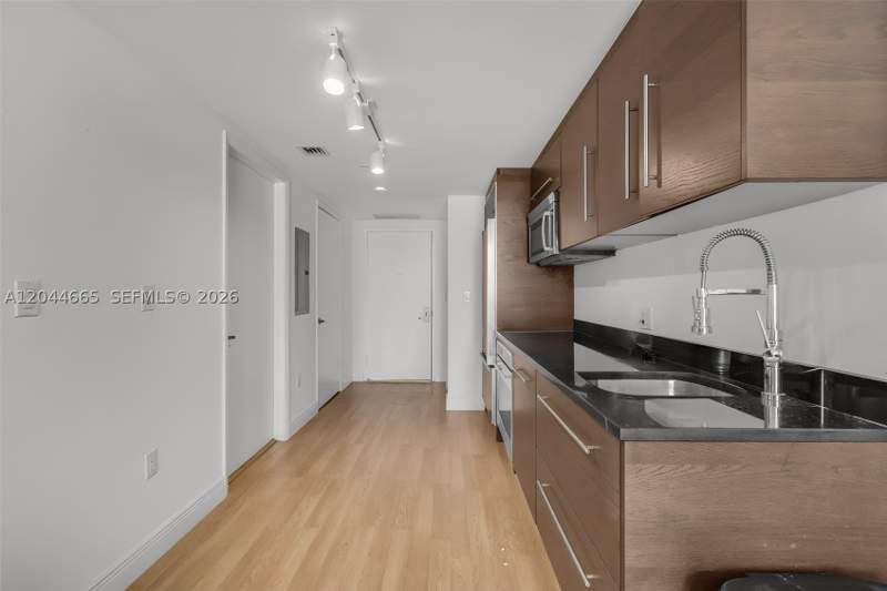 0 bedroom Condominium at 475 Brickell Ave 2508, Iconbrickell Condo No 1, Miami — photo 2