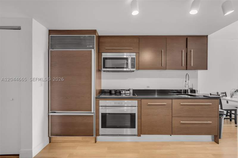0 bedroom Condominium at 475 Brickell Ave 2508, Iconbrickell Condo No 1, Miami — photo 3