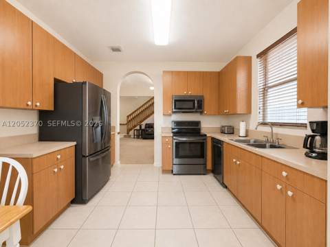 1030 NE 37th Ave, Homestead FL - photo 7 of 28