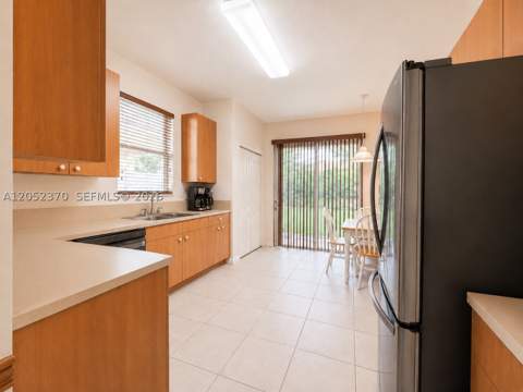1030 NE 37th Ave, Homestead FL - photo 8 of 28