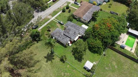 27 NW 18th St, Homestead FL - photo 10 of 28