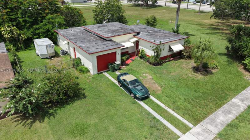 2 bedroom SingleFamilyResidence at 27 NW 18th St, Downer Palms Div 2, Homestead — photo 2