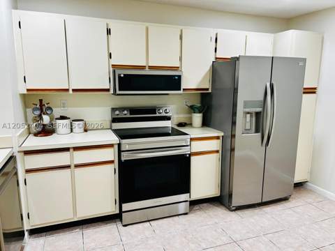 6524 NW 188th Ln, Hialeah FL - photo 10 of 23