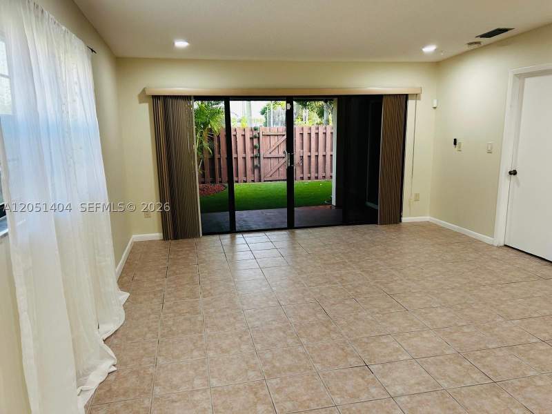 3 bedroom Townhouse at 6524 NW 188th Ln, Townhomes Of Country Lake, Hialeah — photo 5