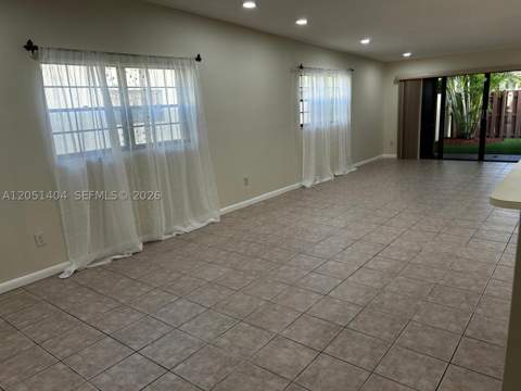 6524 NW 188th Ln, Hialeah FL - photo 6 of 23