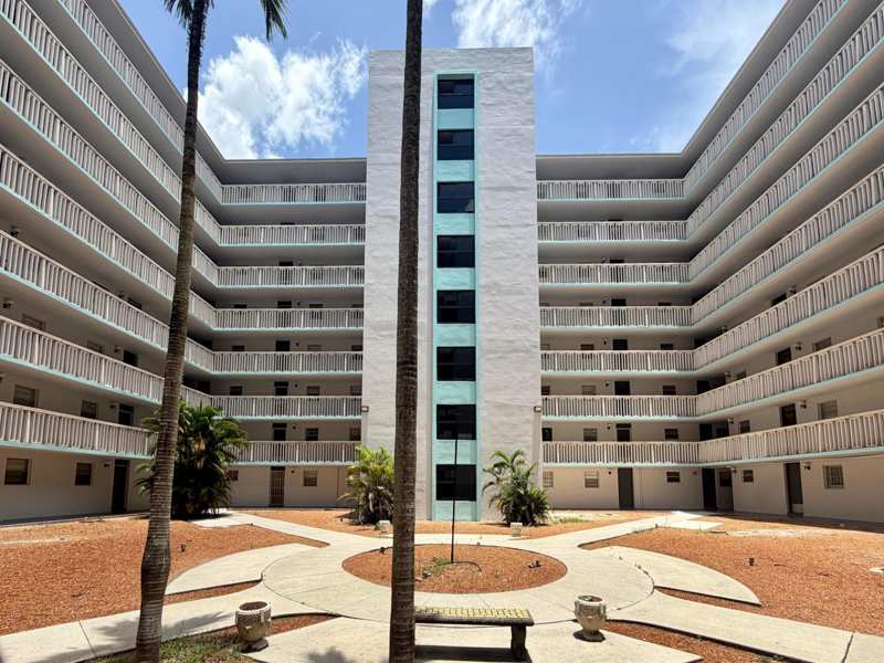 2 bedroom Condominium at 15600 NW 7th Avenue 303, Parkway Towers Bldg 1 Cond, Miami — photo 1