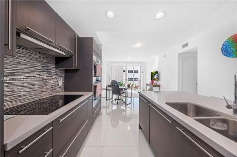 7751 NW 107th Ave 422, Doral FL - photo 10 of 38