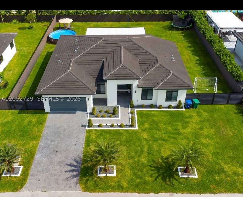 4 bedroom SingleFamilyResidence at 13218 SW 230th st, Southern Cove, Miami — photo 3