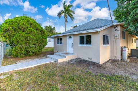 559 NW 2nd St, Florida City FL - photo 11 of 34