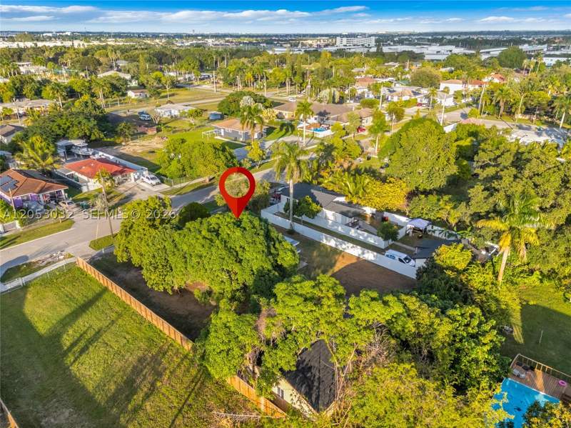 8 bedroom SingleFamilyResidence at 559 NW 2nd St, Town Of Florida City, Florida City — photo 3