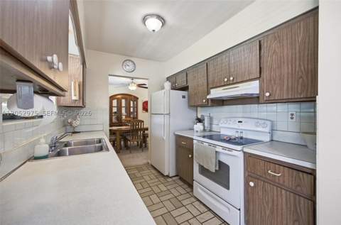 225 NW 15th St, Homestead FL - photo 11 of 40