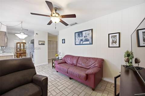 225 NW 15th St, Homestead FL - photo 13 of 40