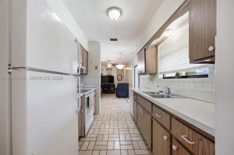 225 NW 15th St, Homestead FL - photo 9 of 40