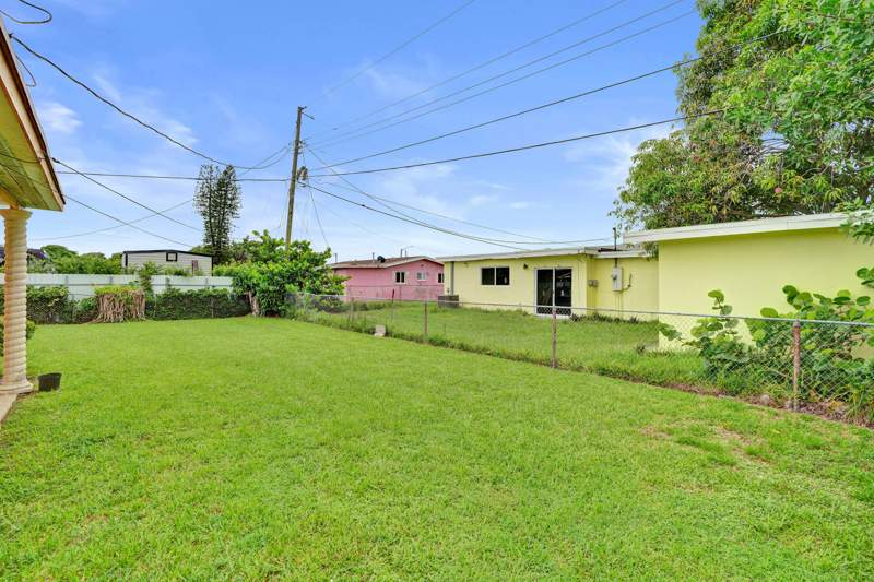 4 bedroom SingleFamilyResidence at 18800 NW 43rd Avenue, Realsite Ests Sec 3, Miami Gardens — photo 4