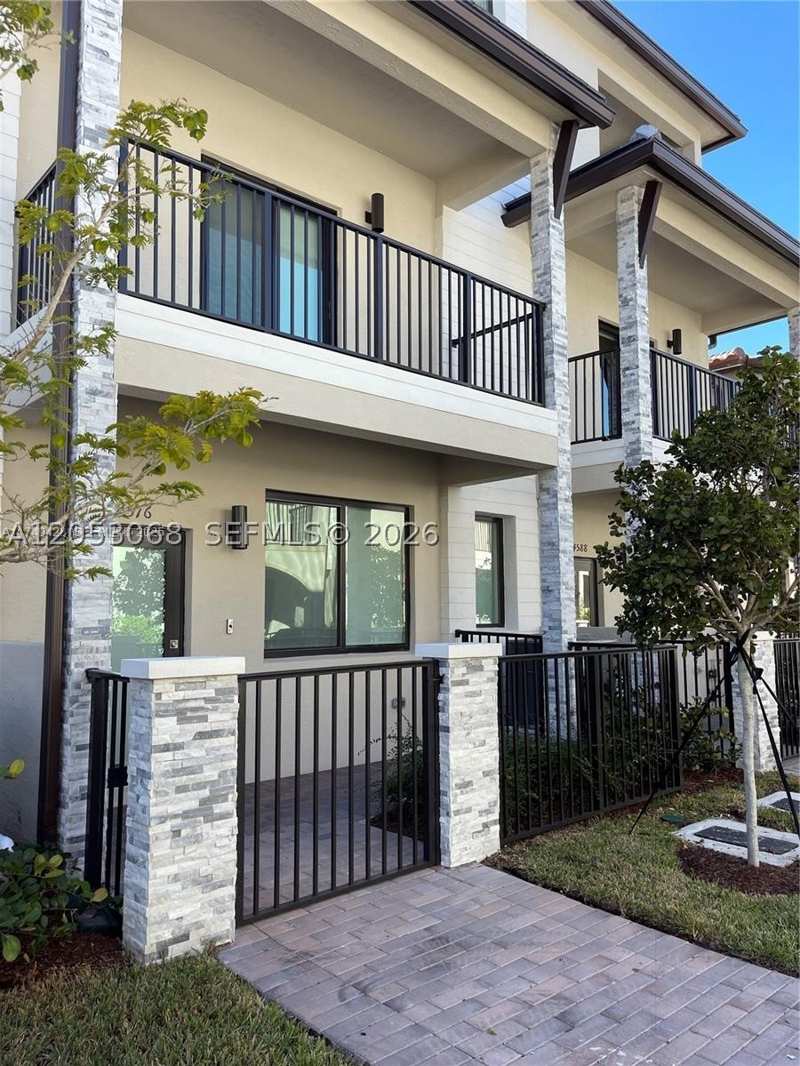 3 bedroom Townhouse at 4576 NW 83rd Path, Downtown Doral South Phas, Doral — photo 1