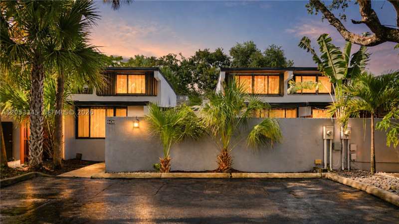 2 bedroom Townhouse at 6439 Lemon Tree Ln, Miami Lakes Windmill Gate, Miami Lakes — photo 1