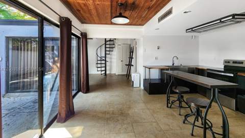6439 Lemon Tree Ln, Miami Lakes FL - photo 9 of 20