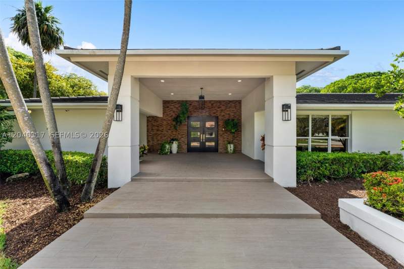 5 bedroom SingleFamilyResidence at 11721 Jacaranda Pl, Pine Bay Estates Sec No 2, Coral Gables — photo 2