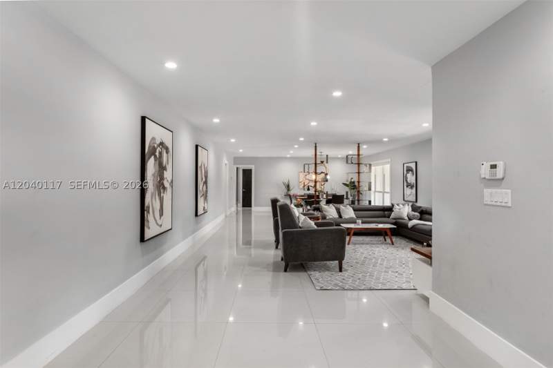 5 bedroom SingleFamilyResidence at 11721 Jacaranda Pl, Pine Bay Estates Sec No 2, Coral Gables — photo 3
