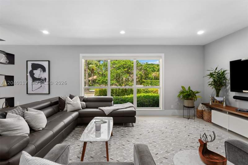 5 bedroom SingleFamilyResidence at 11721 Jacaranda Pl, Pine Bay Estates Sec No 2, Coral Gables — photo 4