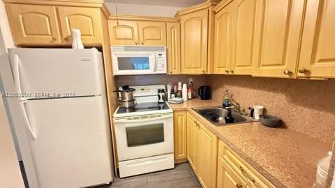 17570 Atlantic Blvd 105, Sunny Isles Beach FL - photo 9 of 14