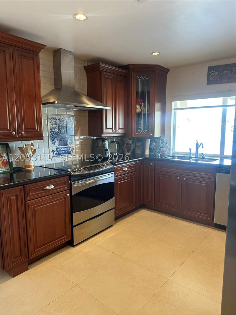 3 bedroom SingleFamilyResidence at 5030 SW 149th Pl, Lakes Of The Meadow Sec 1, Miami — photo 4