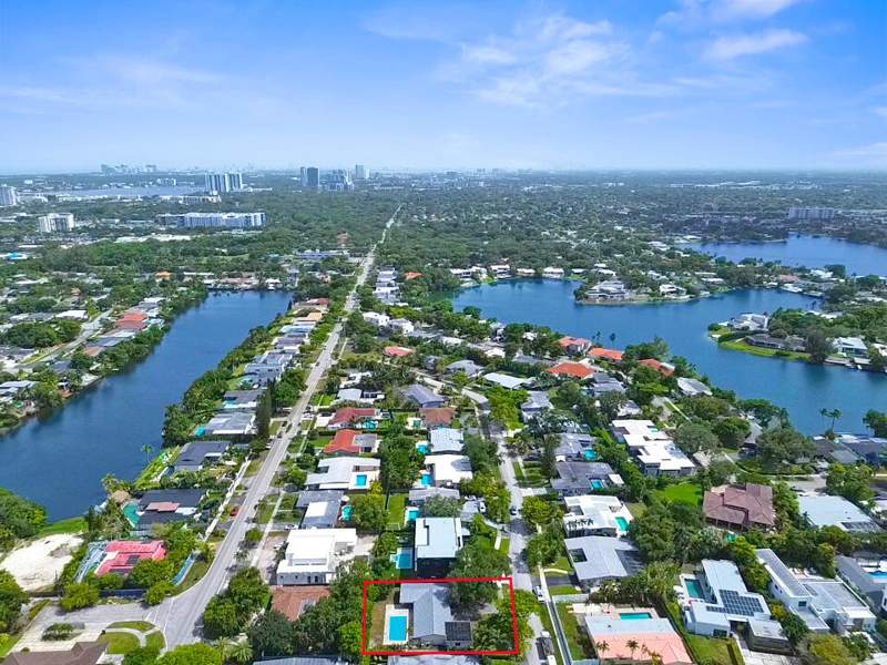 3 bedroom SingleFamilyResidence at 19711 NE 21st Court, Highland Woods Sec 1, Miami — photo 4