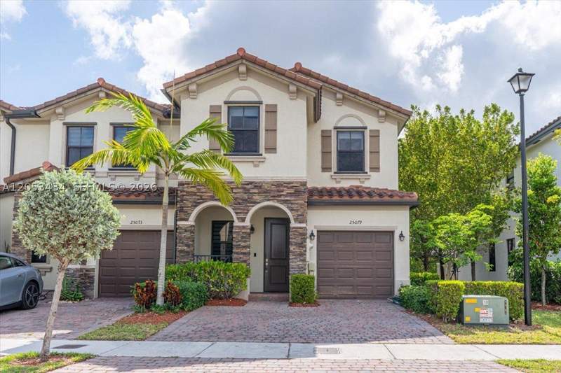 3 bedroom Townhouse at 25079 SW 114th Ct, Coco Palm Estates, Homestead — photo 2