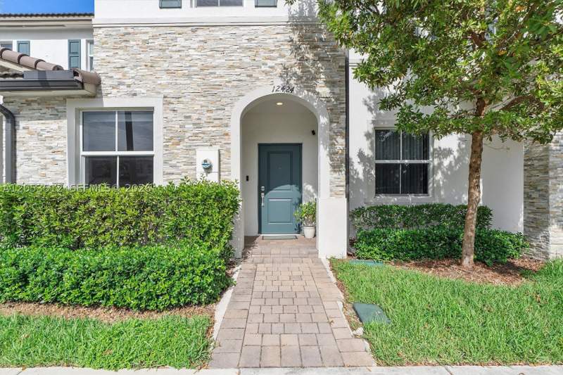 3 bedroom Townhouse at 12424 NW 23rd Ct, Golf Park Sec 1, Miami — photo 4