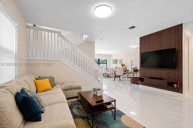 4 bedroom SingleFamilyResidence at 918 NE 191st St, Champion Lakes, Miami — photo 3